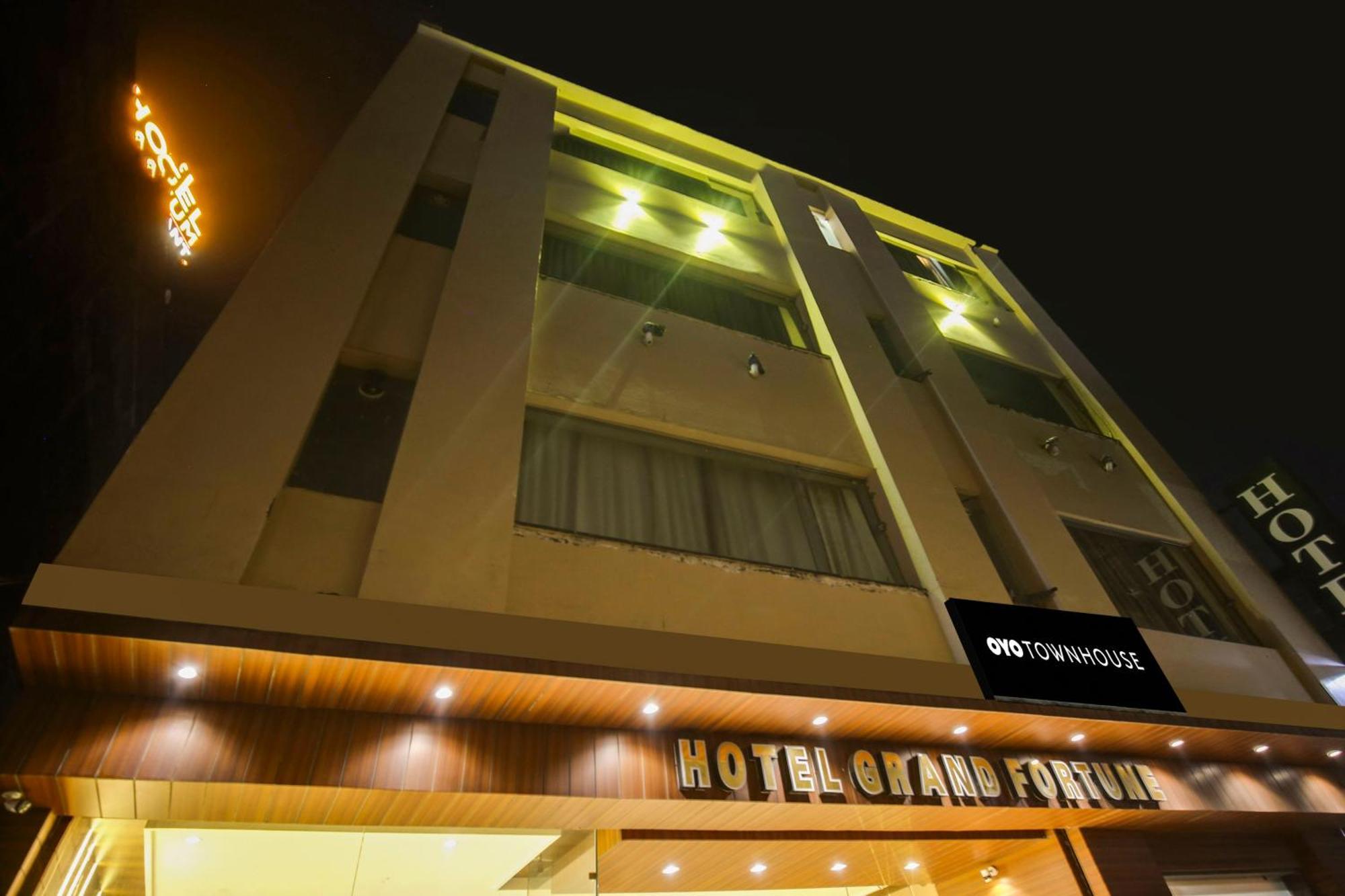 אמריצר Super Townhouse Grand Fortune מראה חיצוני תמונה